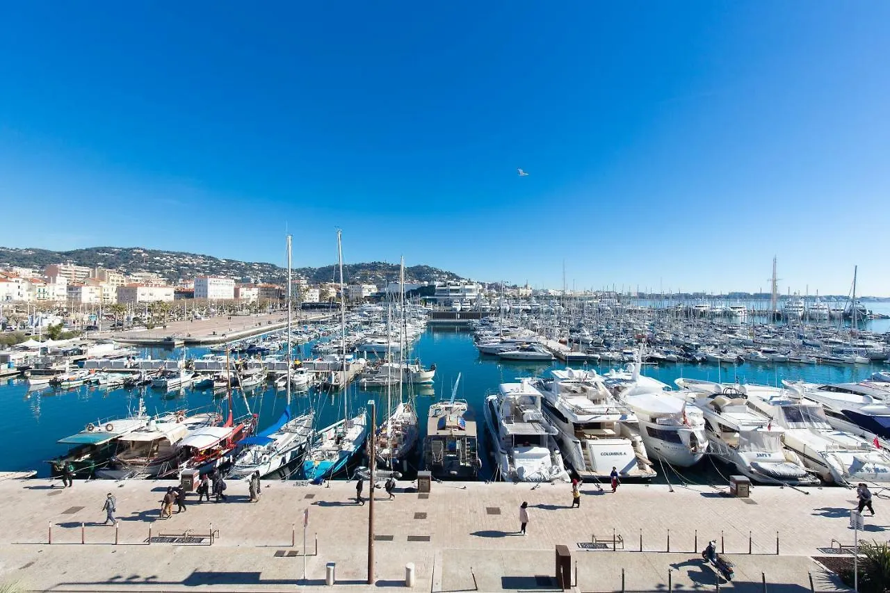 Cannes Vieux Port 0*,