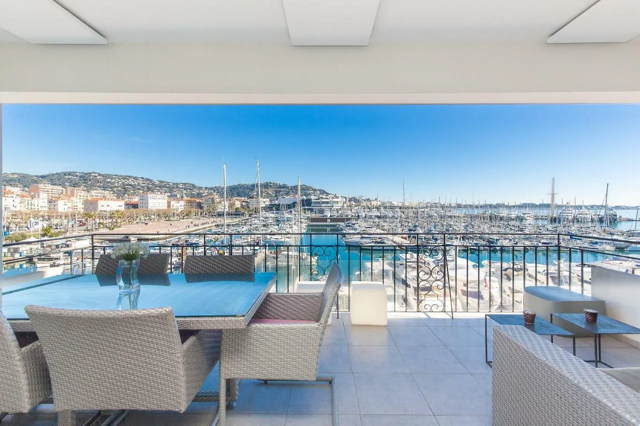 Cannes Vieux Port location